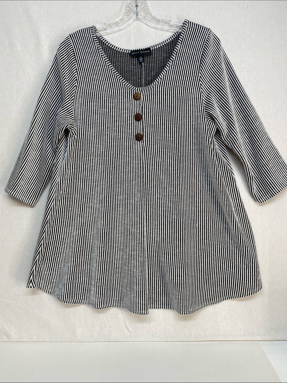Star Vixen Womens 1X Black & White Striped V-Neck Top w/Button Detail 3/4 Sleeve